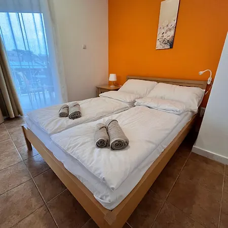 Károly Apartamento