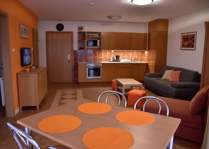 Karoly Apartment *